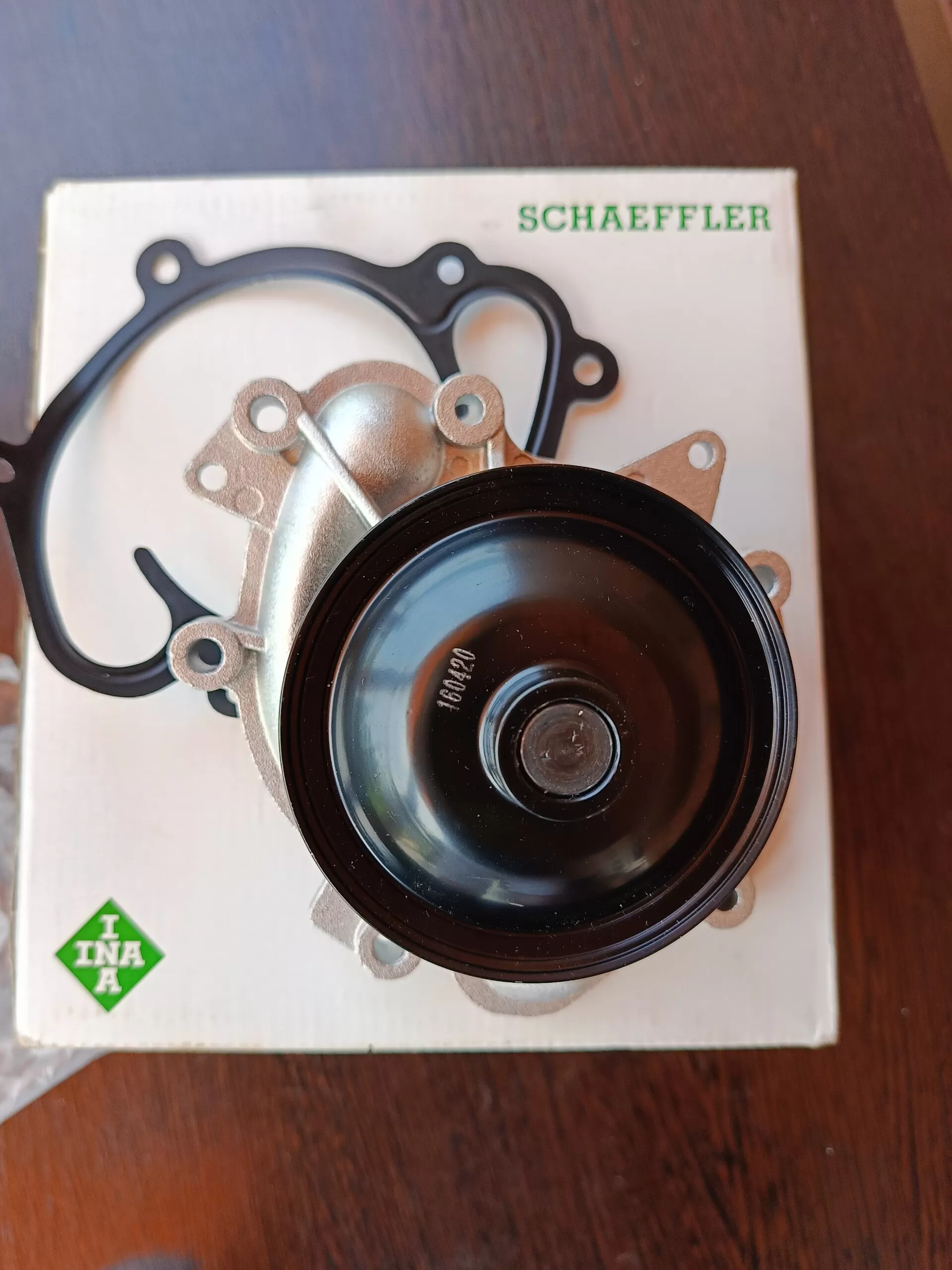 насос водяной охлаждения двигателя   A6422001001