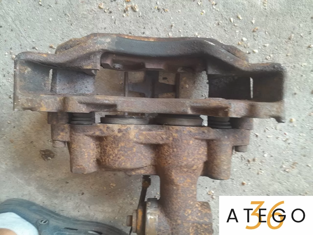 Суппорт задний правый Mercedes-Benz Vario