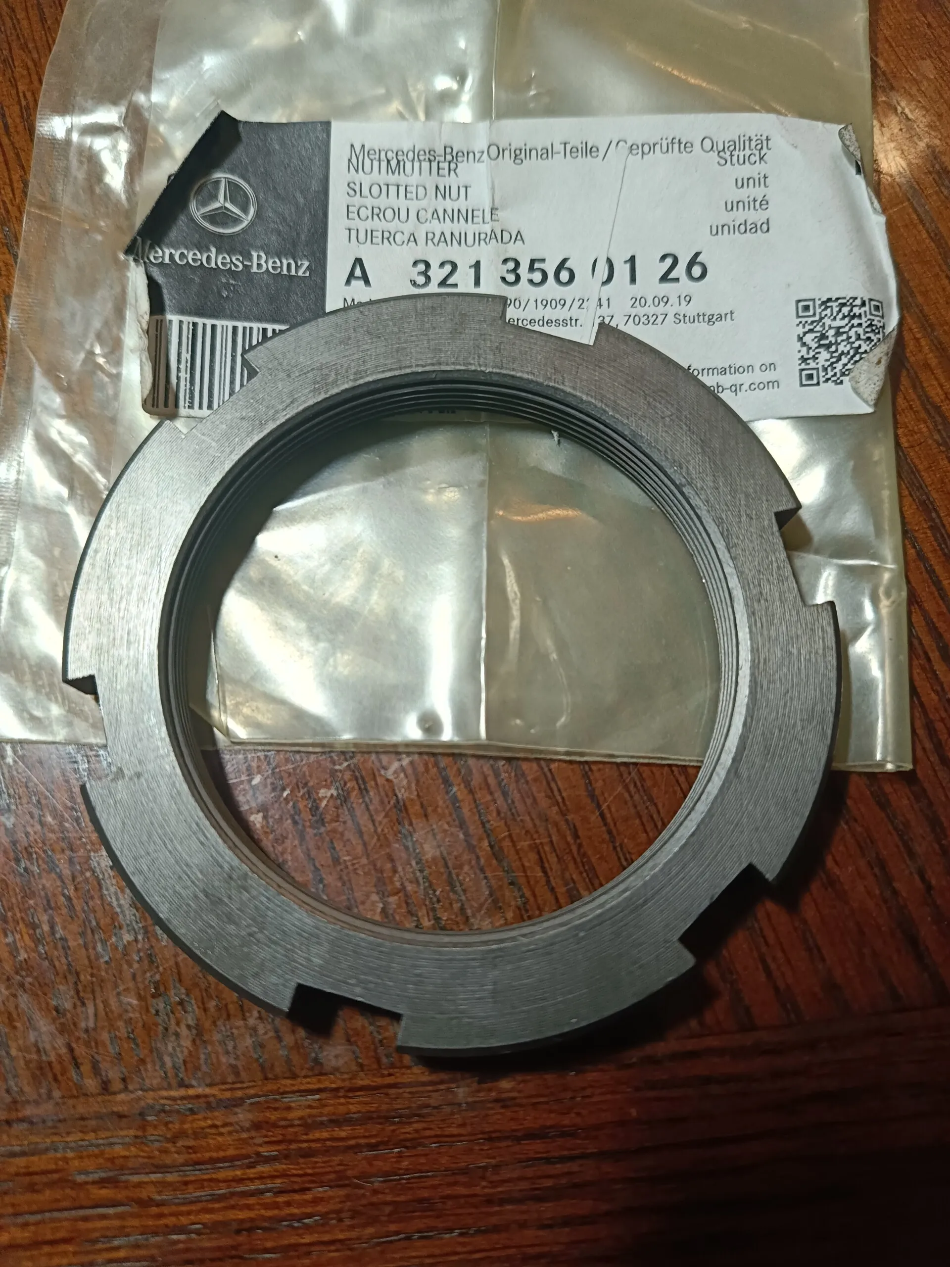 гайка ступицы A3213560126