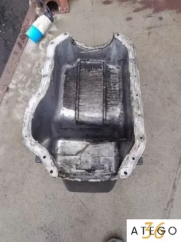 Поддон двигателя OM364LA на Mercedes 609-814, б/у, оригинал