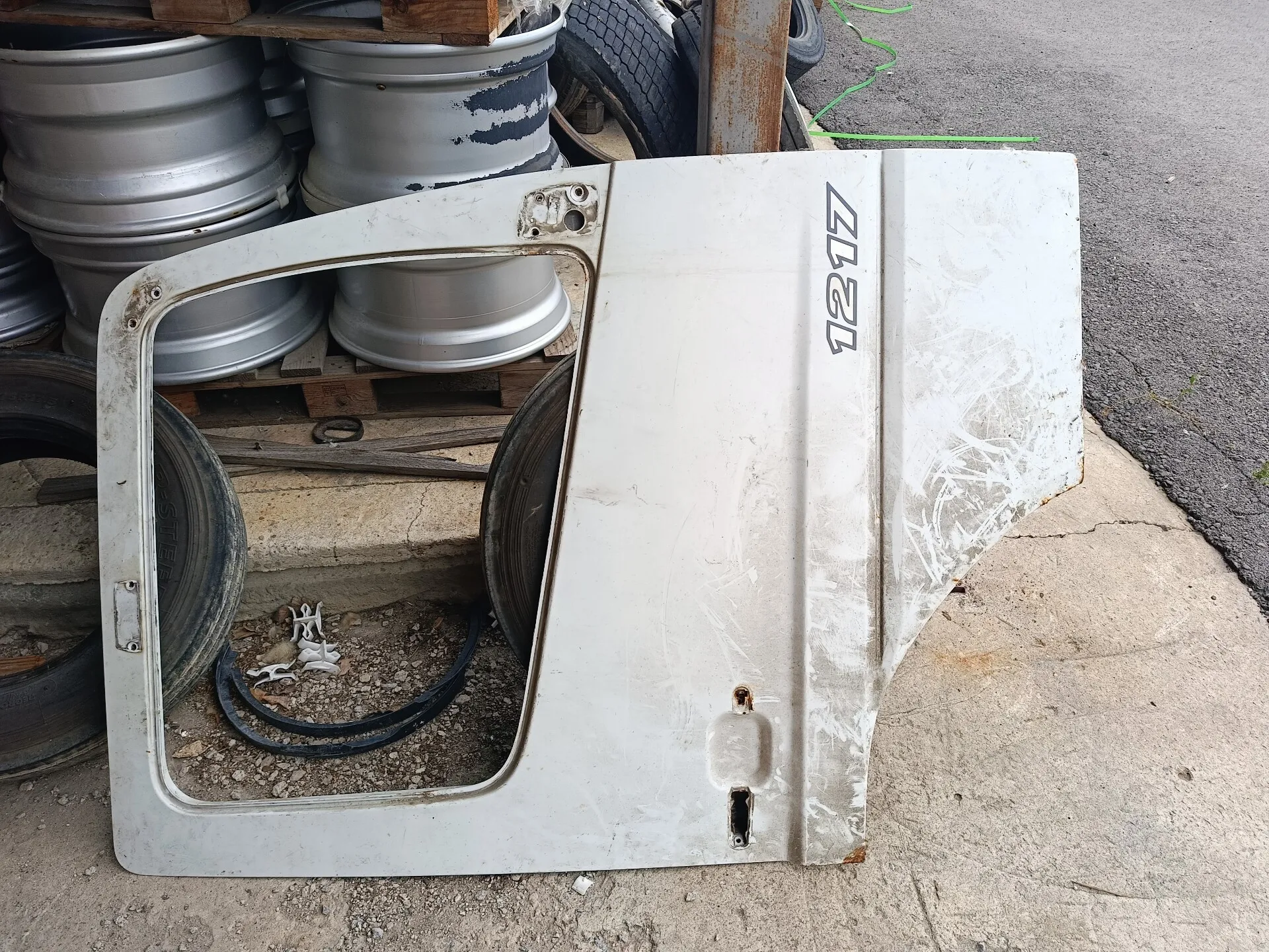 A9737201805 дверь правая Мерседес-Бенц Атего