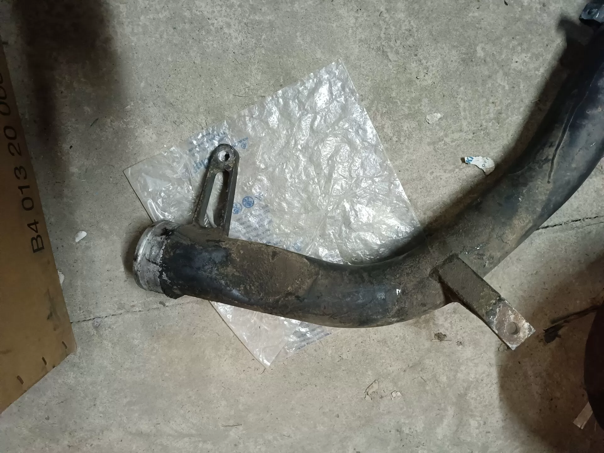 патрубок наддувного воздуха интеркулера Мерседес-Бенц Атего