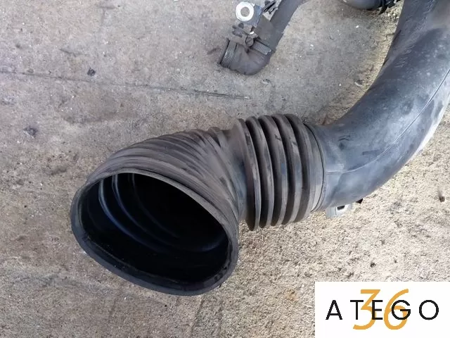 Патрубок впускной Мерседес-Бенц Варио