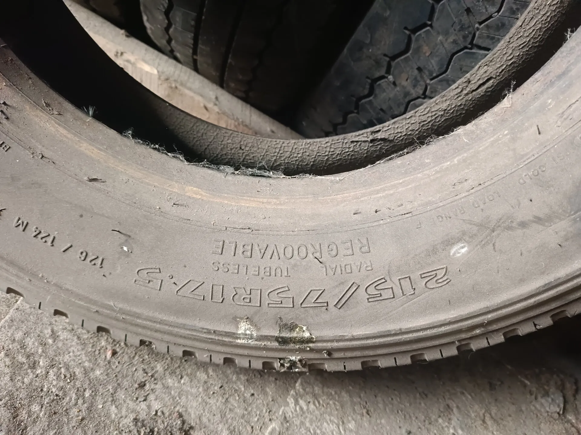 Резина 215/75*17,5 б/у 