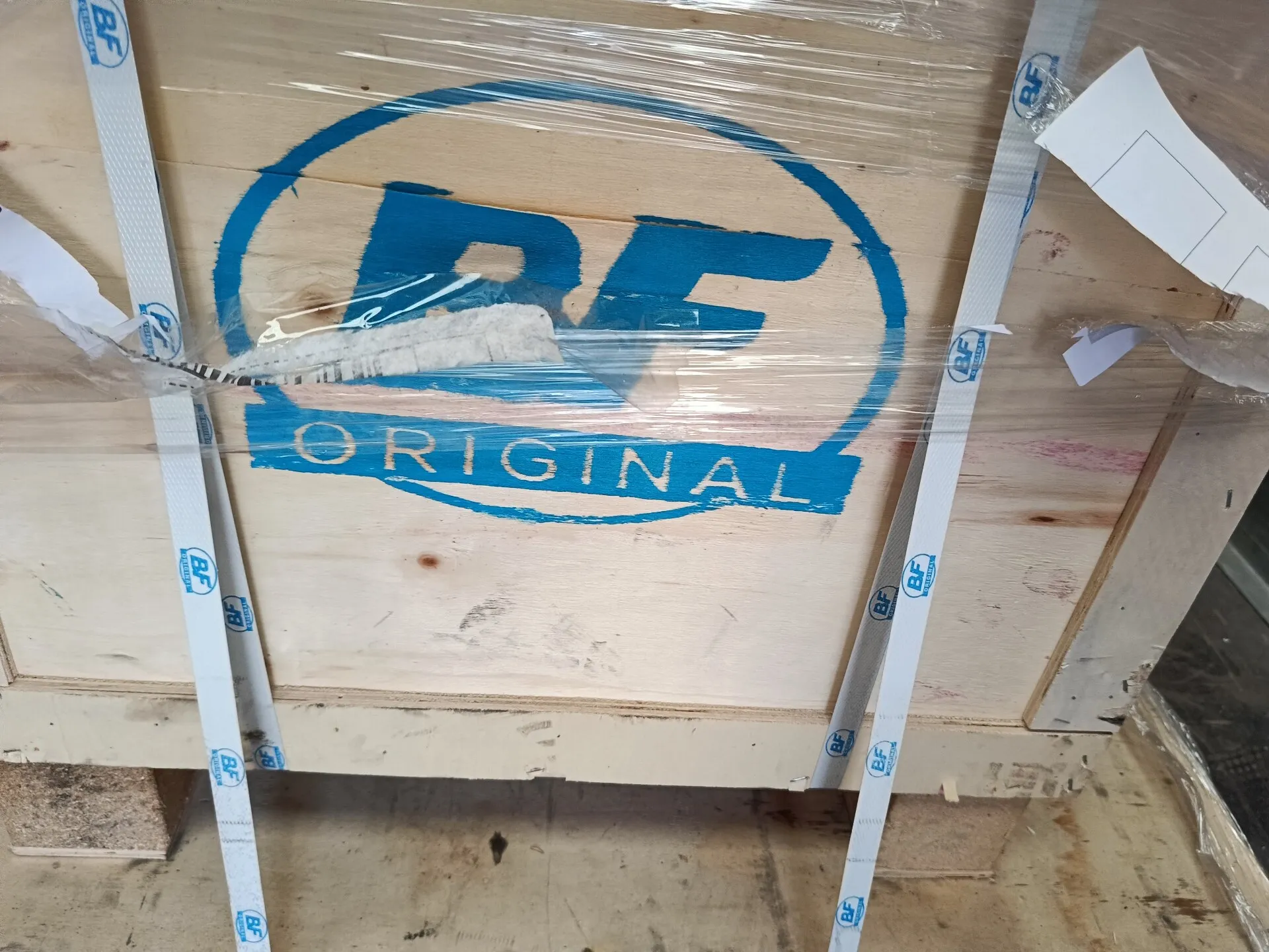 блок цилиндров 20030390400 двигателя OM904LA