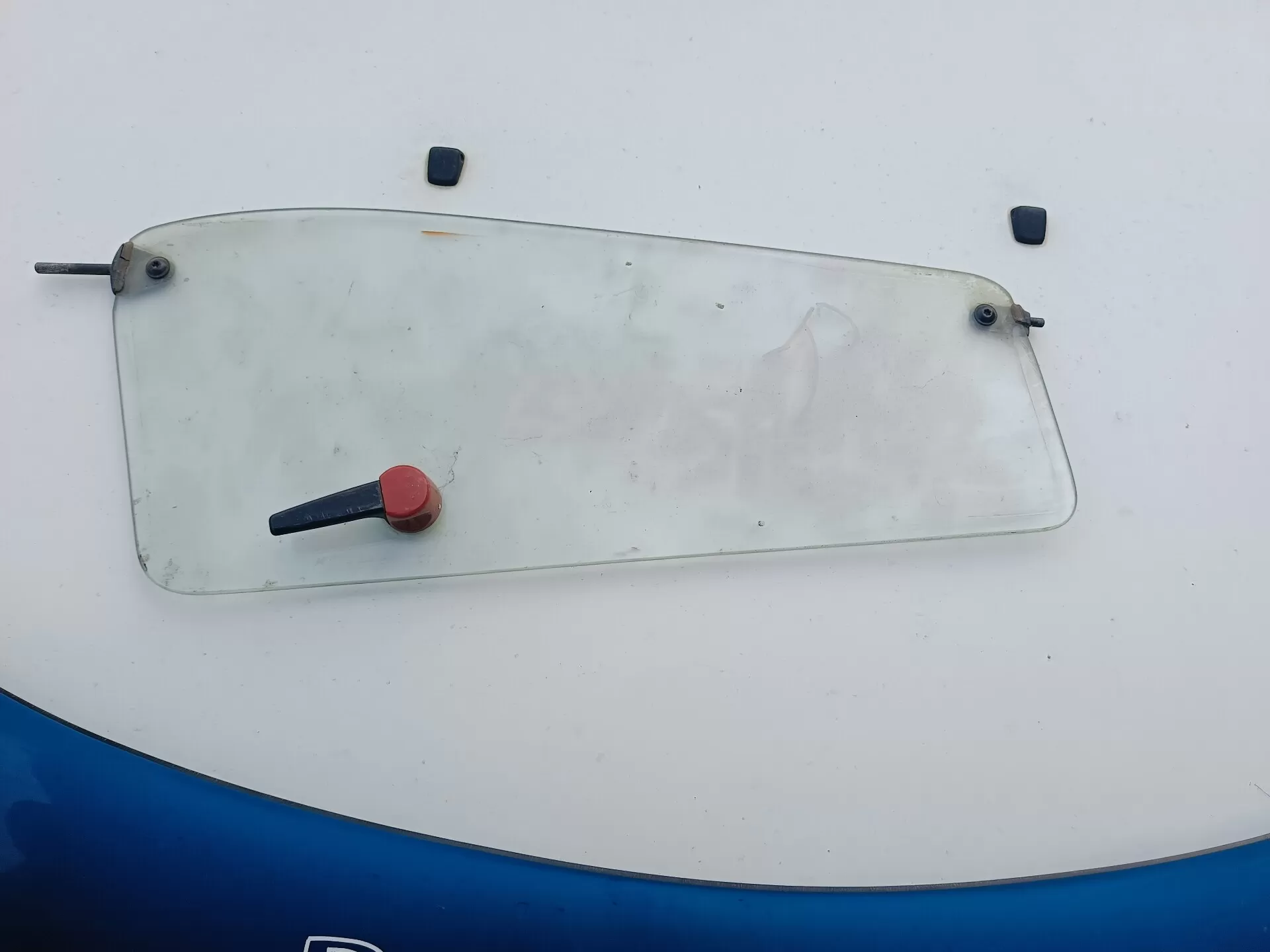 Стекло двери-форточка поворотная  A6737200355