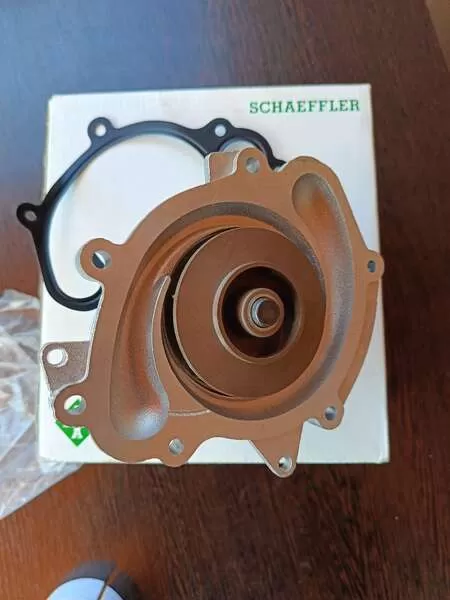 насос водяной охлаждения двигателя   A6422001001