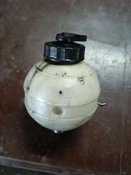 бачок тормозного цилиндра 0004301602